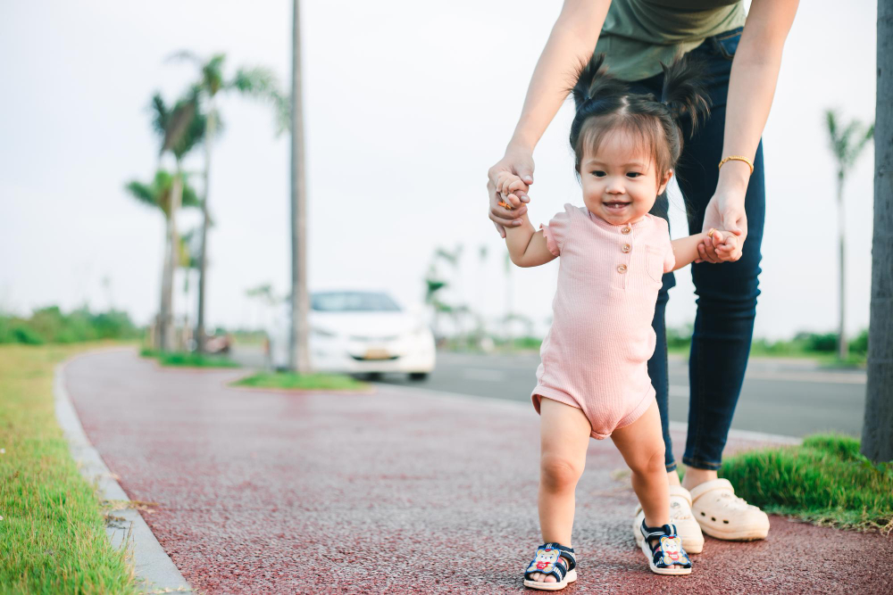 7 Cara Anak Biar Cepat Jalan, Berikan Stimulasi Ini!